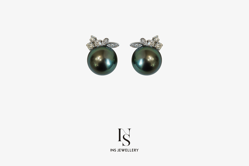 Tahitian Pearl Ear Studs “Peacock Green”