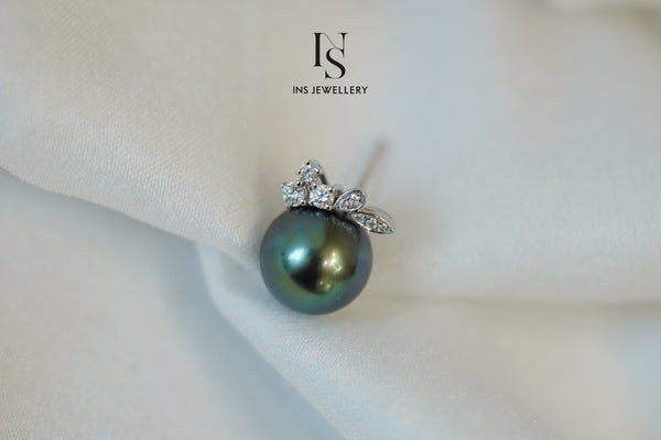 Tahitian Pearl Ear Studs “Peacock Green”