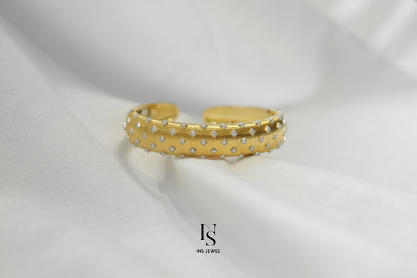 Brushed finish 18K Gold Bangle with Diamond