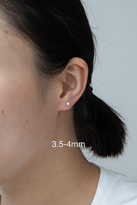 Japanese AKOYA Pearl classic Ear Studs